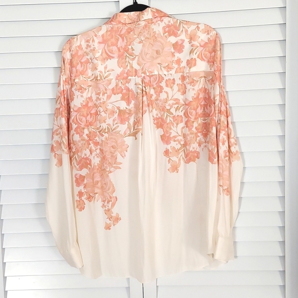 Rose & Olive Top, Sz XL, Buttondown, Long Sleeves, Peach Floral Pattern on Cream - Picture 6 of 7